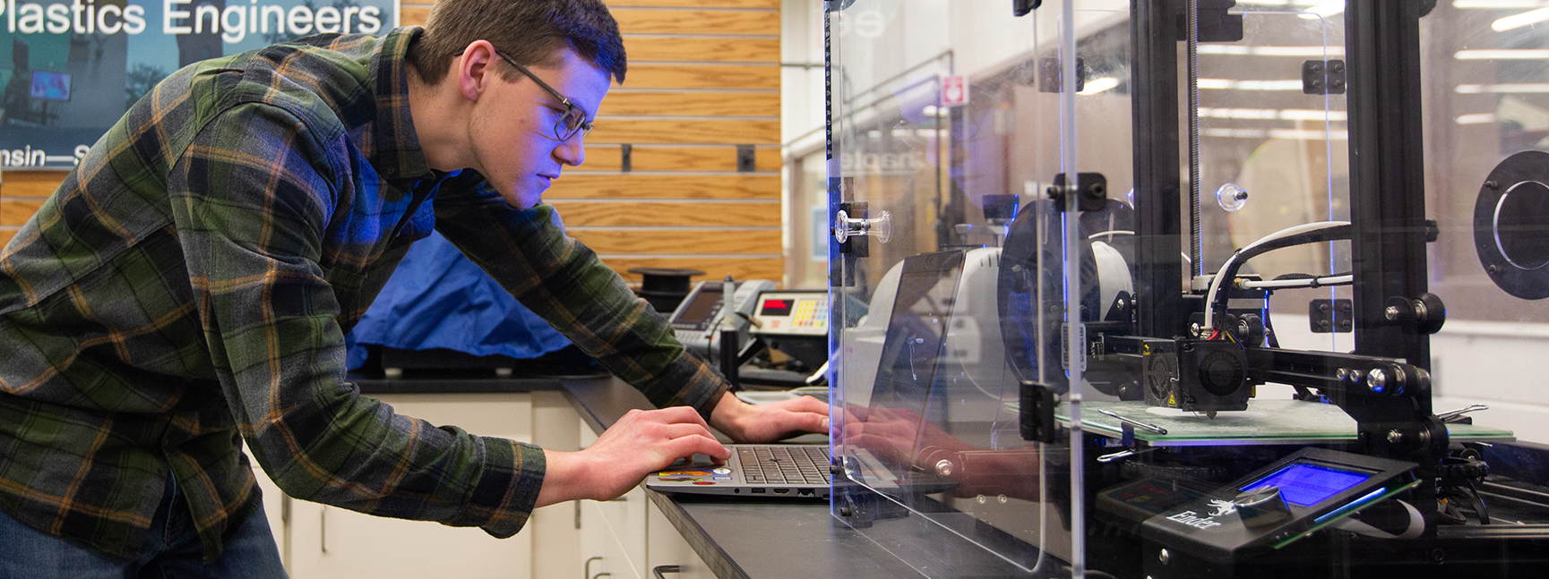 Student uses the 3D Printer in the lab space