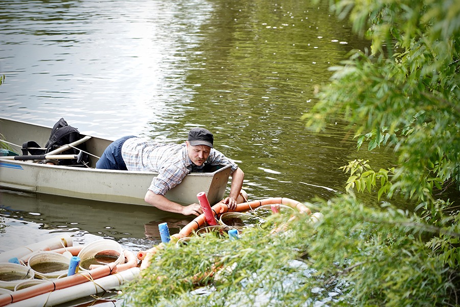 LAKES REU co-director Arthur Kneeland checks a lake water experiment on Lake Menomin./ Photo from LAKES REU