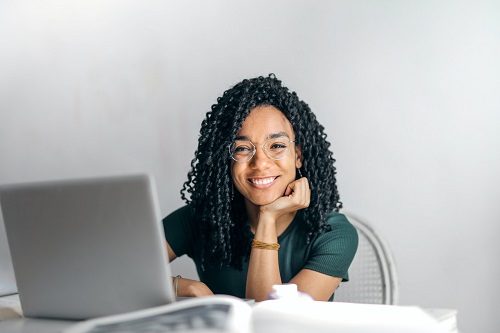 Lady sitting at a desk with laptop