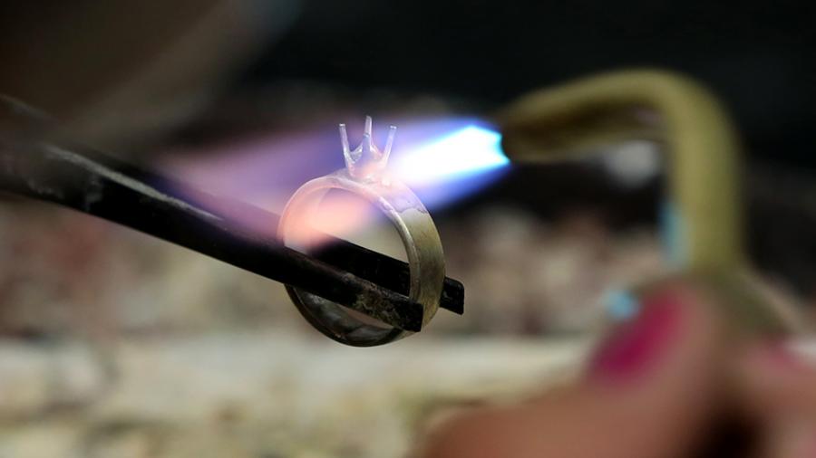 UW-Stout jewelry students will take part in a jewelry makeover