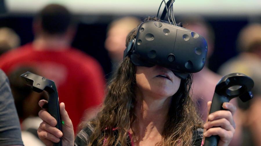 A student experiences a UW-Stout student-created video game using virtual reality. / UW-Stout