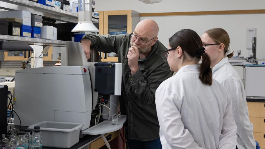 Chemistry Professor Jonathan Frisch, Riley Strobush and Natalie Chartrand