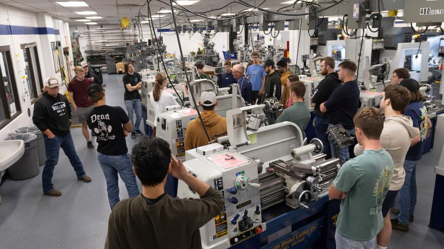 Students in a manufacturing lab