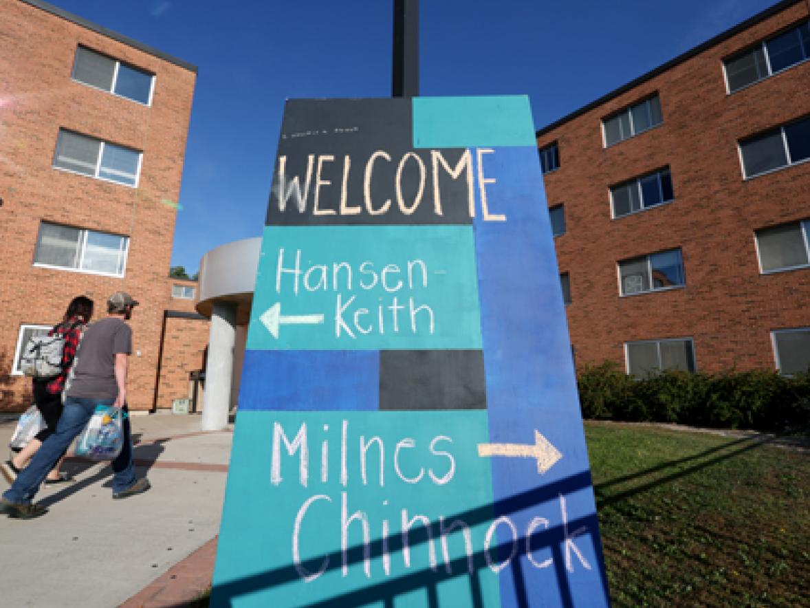 Students carry belongings into the Hansen-Keith-Milnes-Chinnock residence hall complex on Move-in Day in 2016 at UW-Stout.