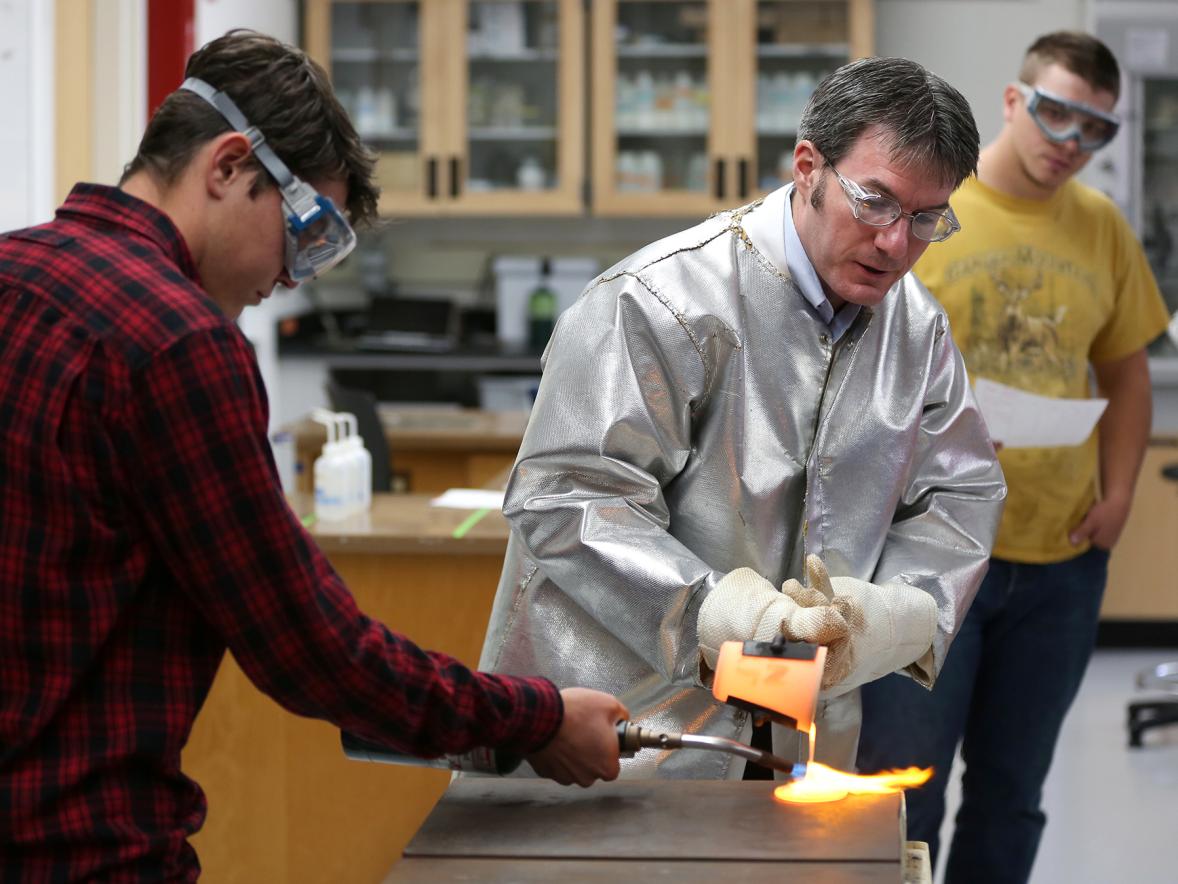 UW-Stout Professor Matthew Ray, center, works with students in a Chemistry of Materials class in Jarvis Hall. 